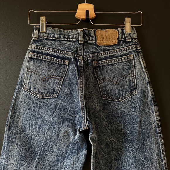 Levi's Vintage 80s Acid Wash Student High Rise Tapered Leg - Picture 4 of 10